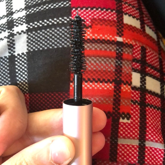 Mascara - Picture 3 of 3